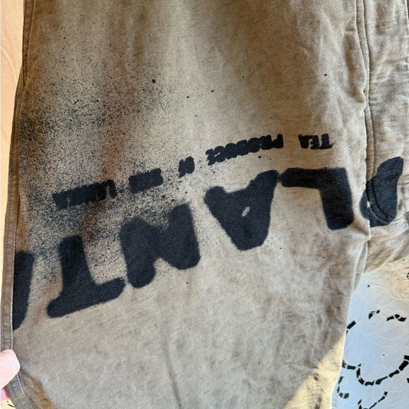 Plantana plantation Relaxed Wide-Leg Cargo Pants in Olive Green with Black Print - Picture 6 of 9